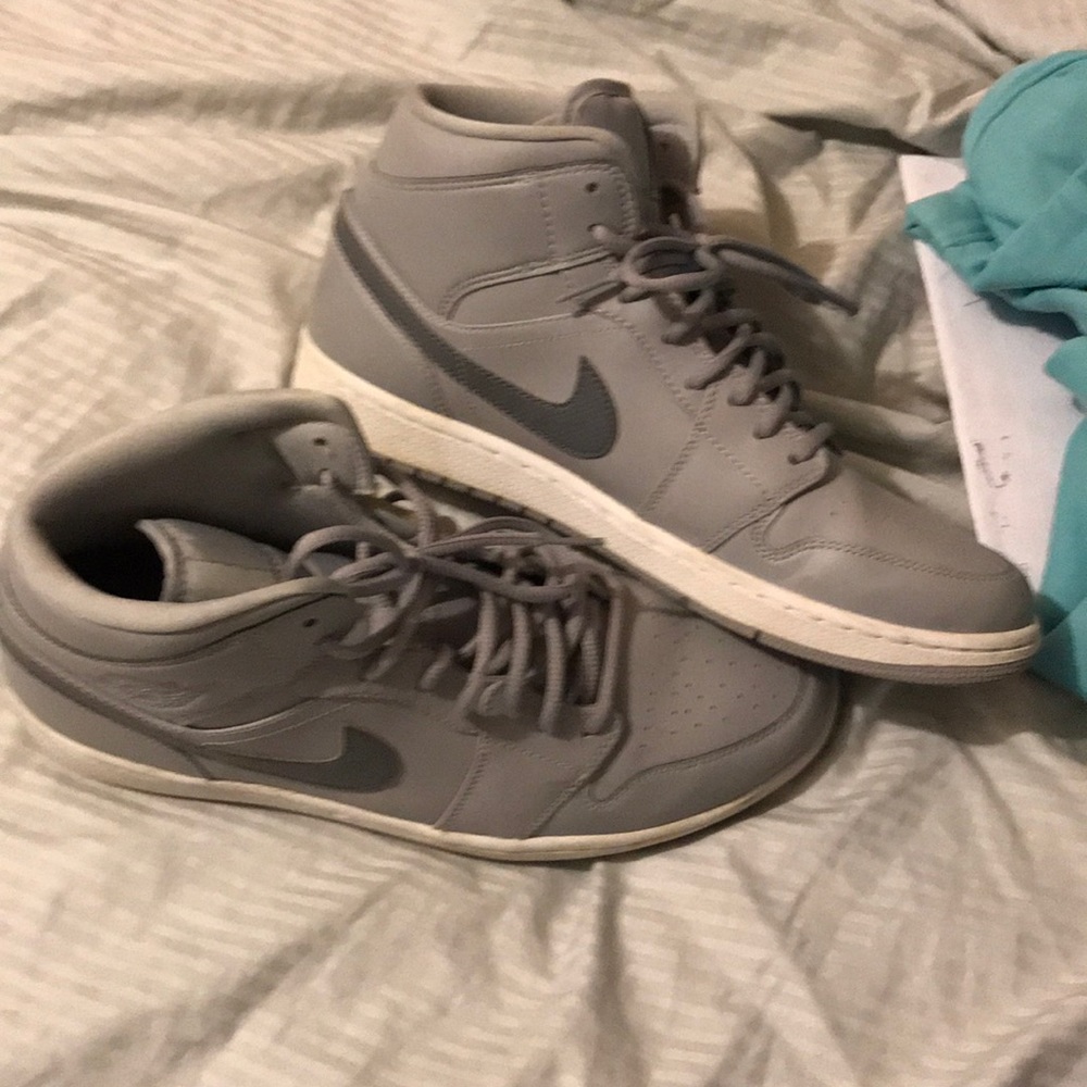 gray air jordan 1s
